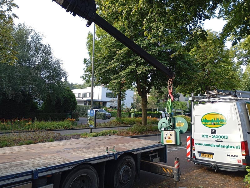 Glaszetter Voorburg Haaglanden Glas aan het werk in Voorburg met glaszuiger en kraan